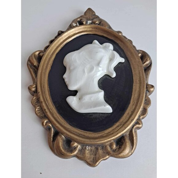 Vintage Oval Cameo Wall Plaques - Mother & Daughter Handcrafted With Gold Painte - Picture 3 of 8